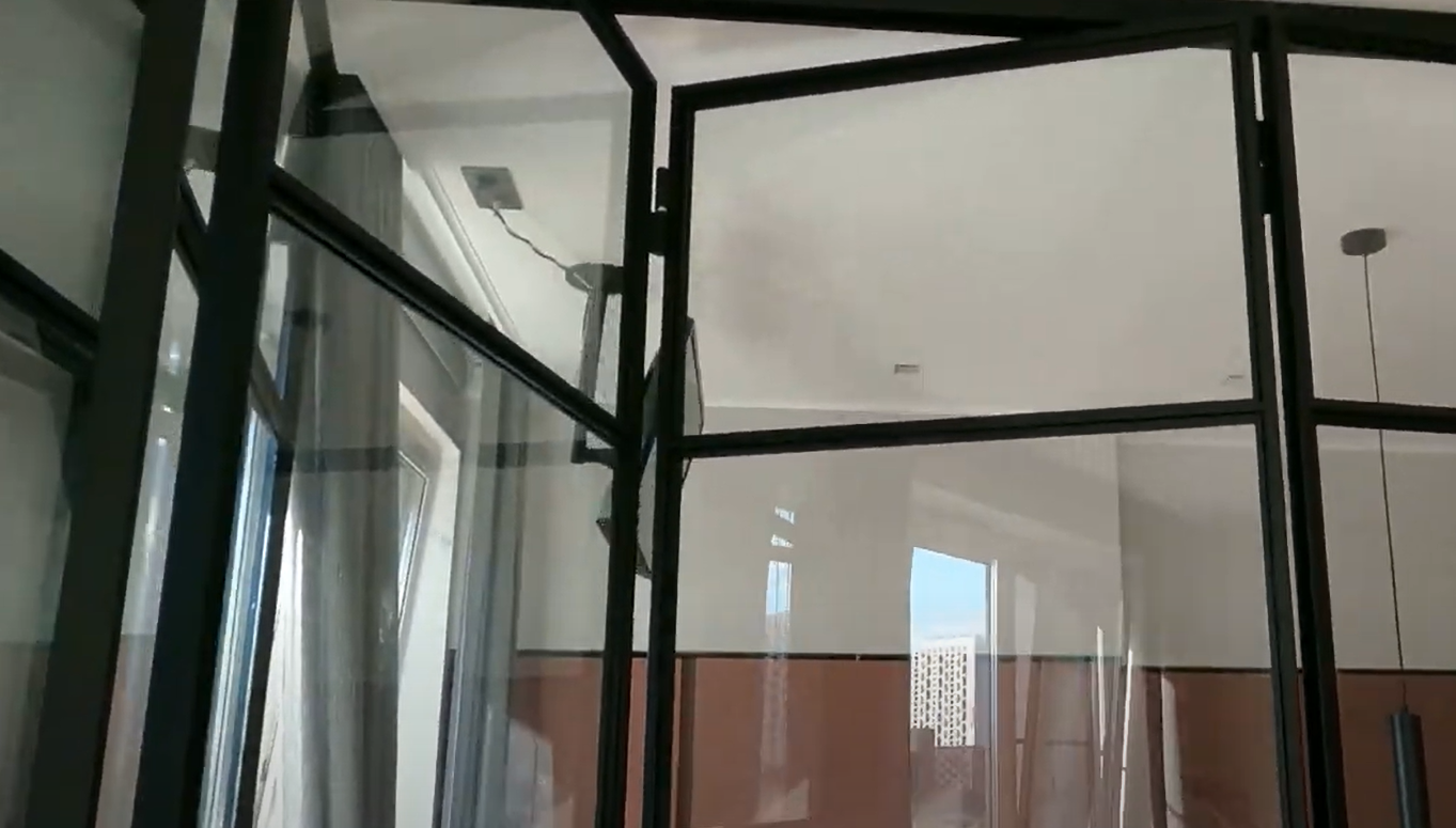 Установка раздвижных дверей гармошка